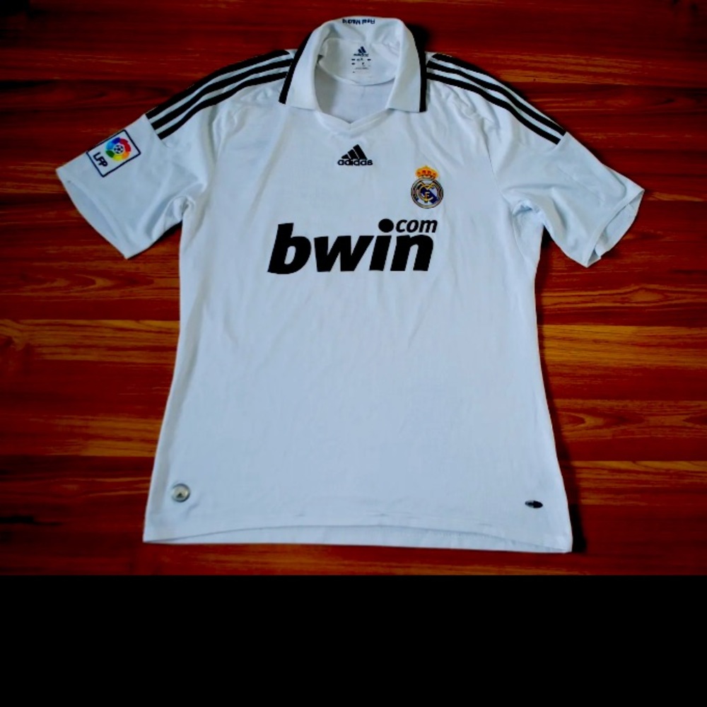 Real Madrid jersey size L look at pics carefully before buying
